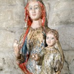 Virgen de Santa María in Foris. Anónimo. Madera policromada. 1200. NIG.01113. © Foto Fernando Alvira. Museo de Huesca (detalle).